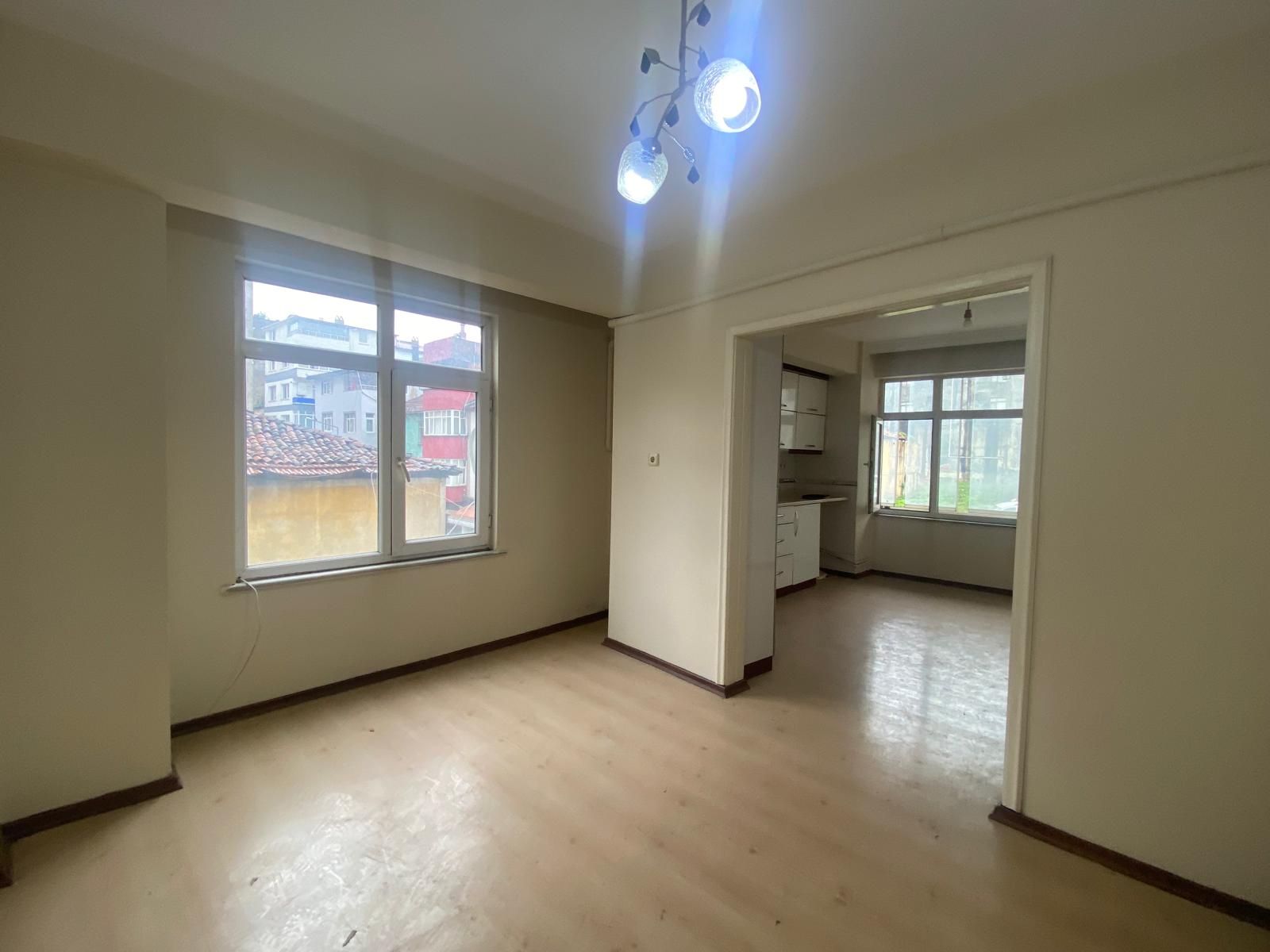 SAKARYA MAHALLESİNDE SEFERGE APARTMANINDA SATILIK DAİRE